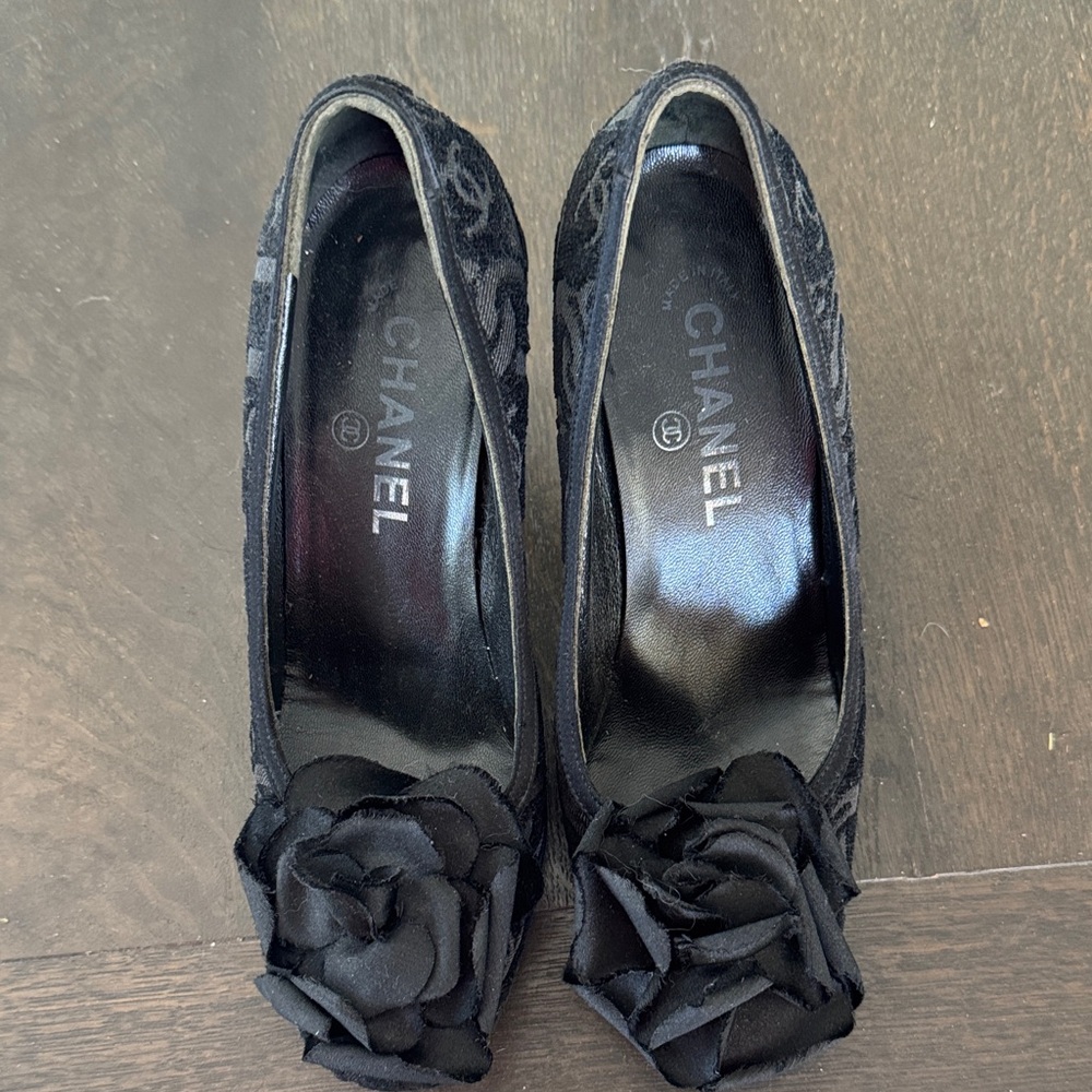 CHANEL Black Floral Flats
